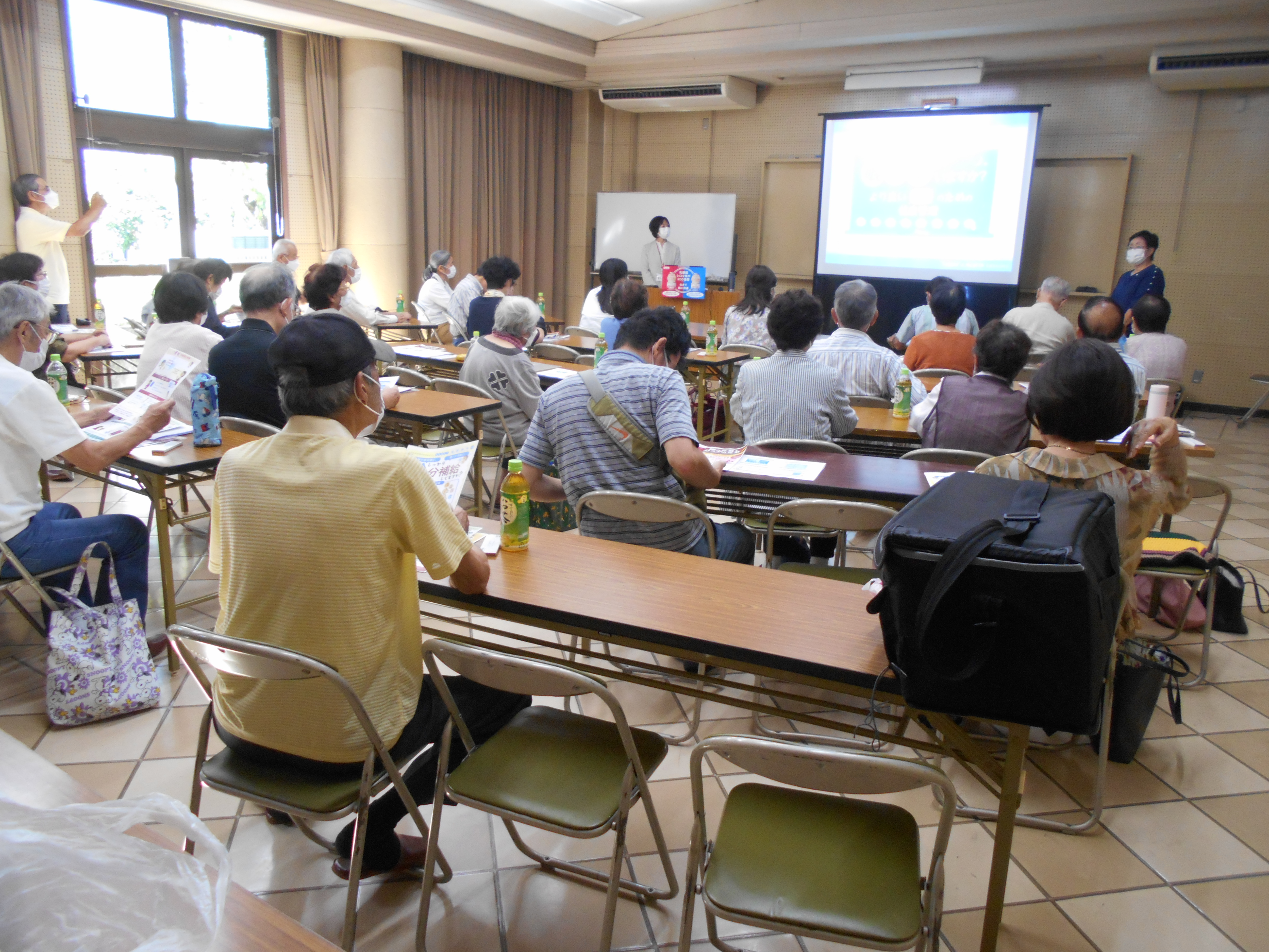 始めの挨拶をする山口副委員長